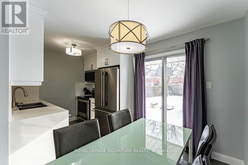 25 Hun Crescent, Toronto, Ontario  M9V 4G3 - Photo 8 - W12636708