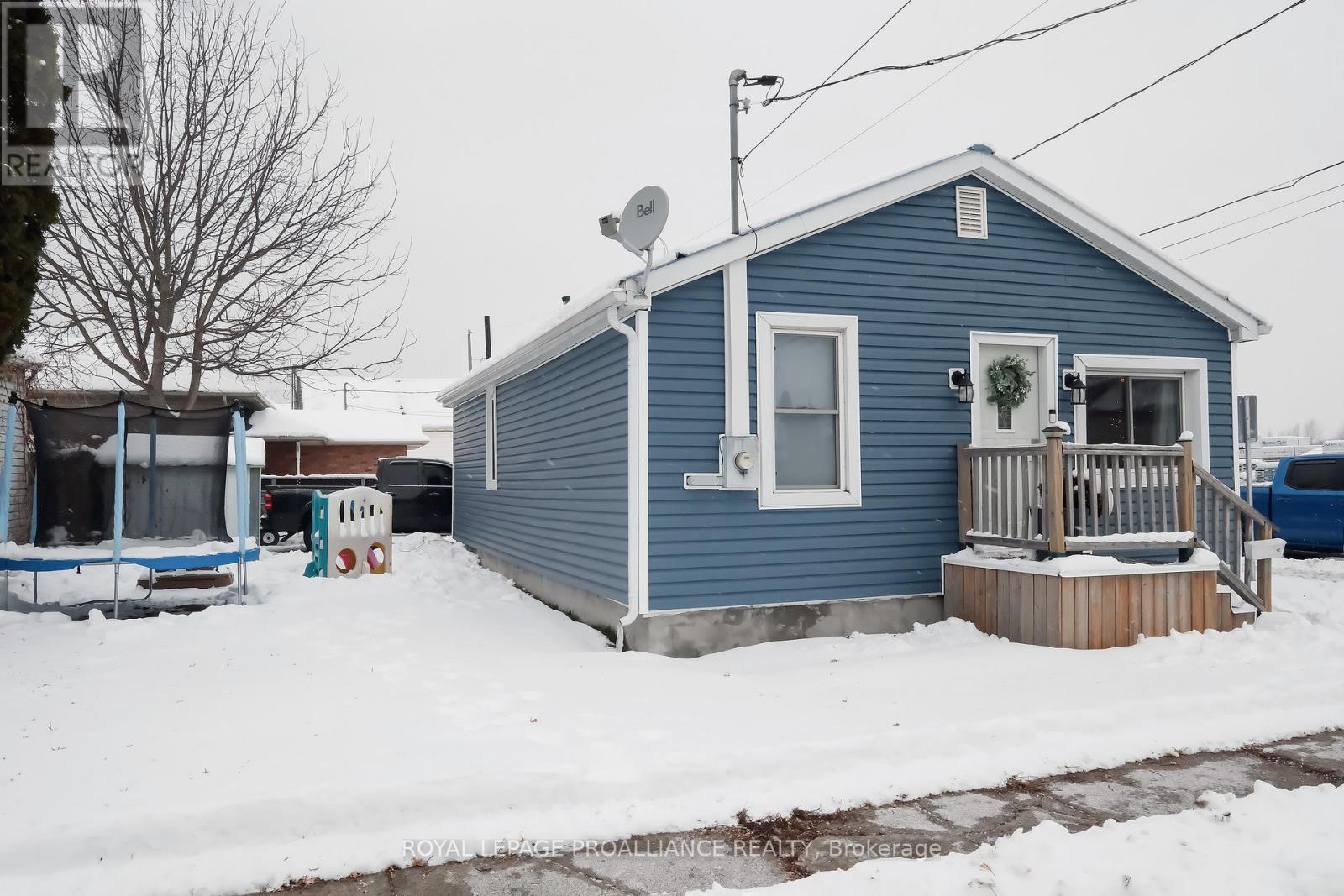 48 Bentinck Street W, Quinte West, Ontario  K8V 4E3 - Photo 3 - X12636830