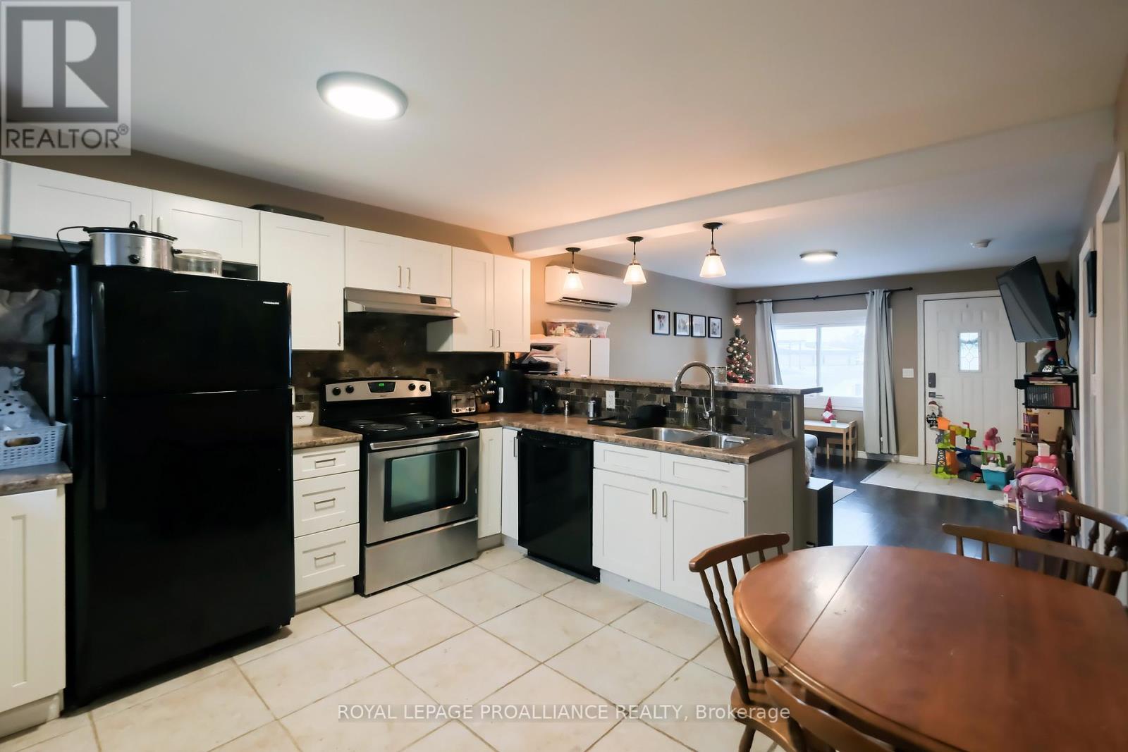 48 Bentinck Street W, Quinte West, Ontario  K8V 4E3 - Photo 7 - X12636830