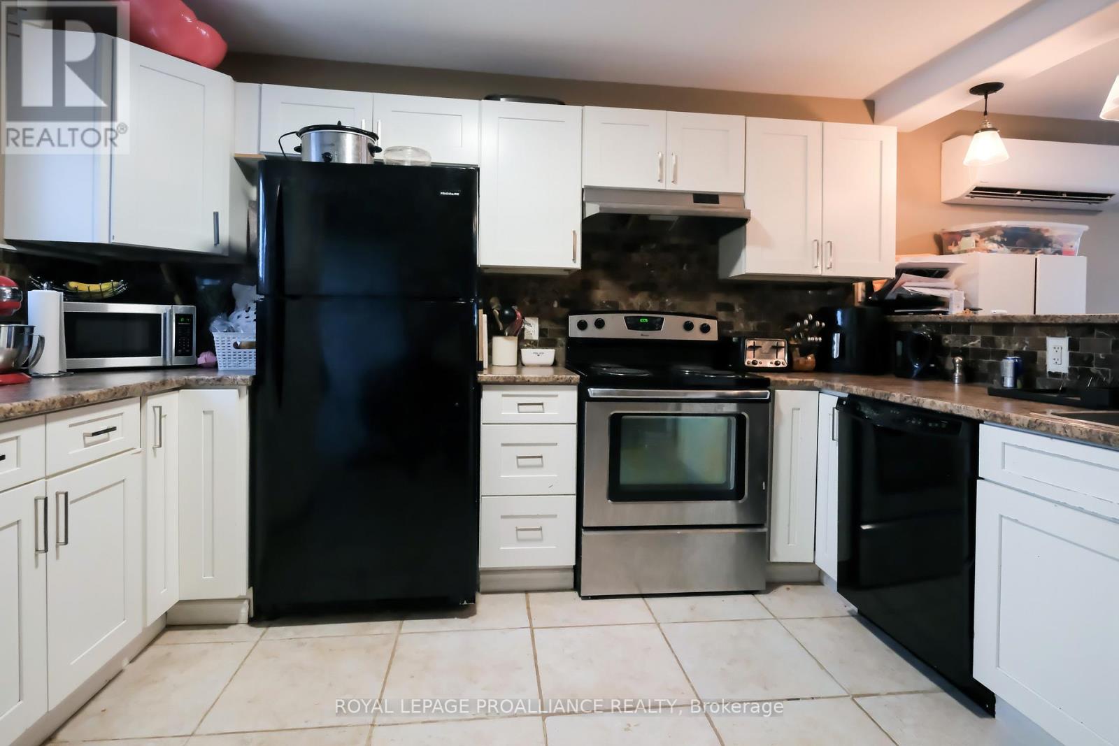 48 Bentinck Street W, Quinte West, Ontario  K8V 4E3 - Photo 8 - X12636830