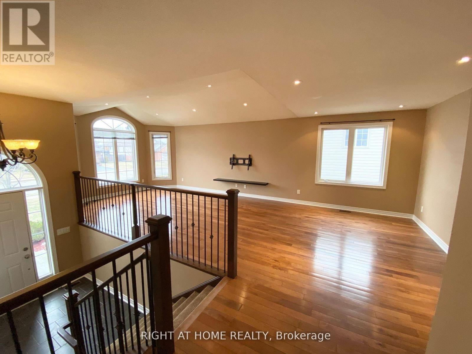 3640 Weinbrenner Road, Niagara Falls, Ontario  L2G 7Y4 - Photo 4 - X12636694