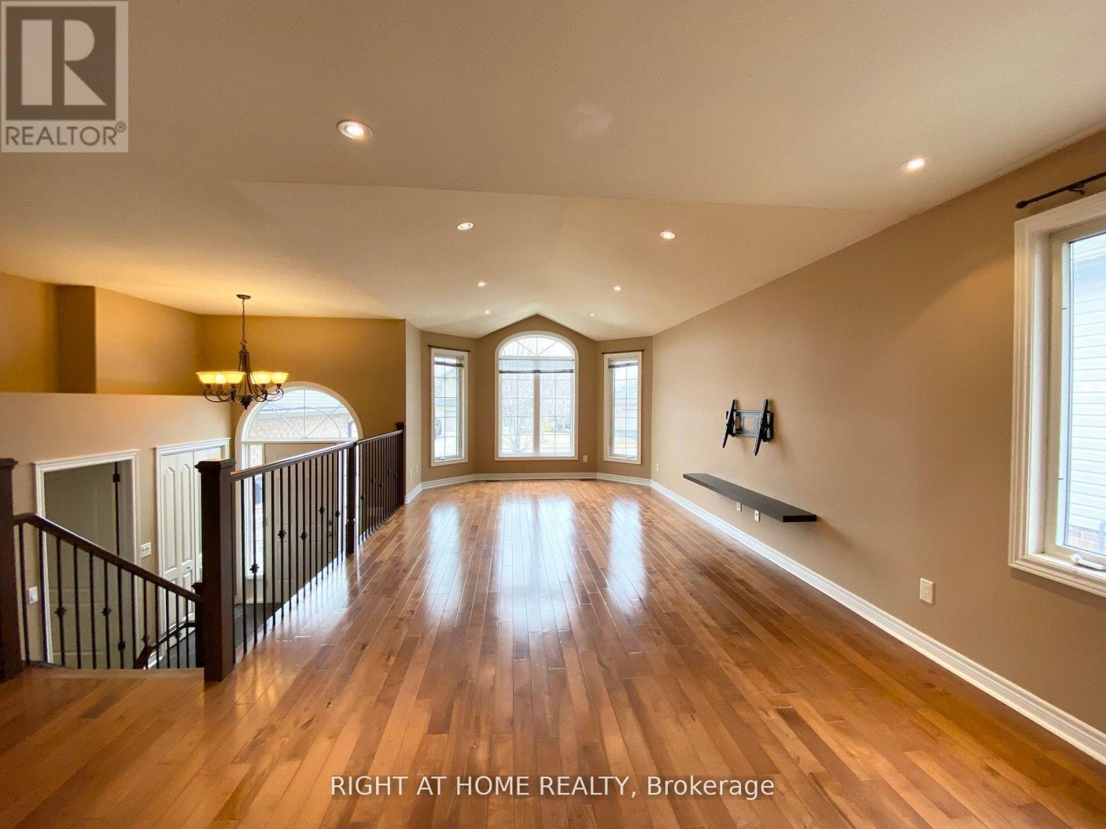 3640 Weinbrenner Road, Niagara Falls, Ontario  L2G 7Y4 - Photo 6 - X12636694