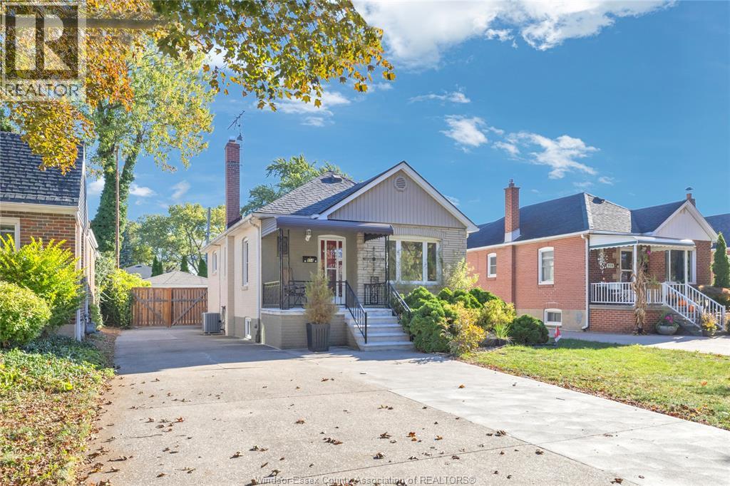 914 Thompson Boulevard, Windsor, Ontario N8S 2G8 - Photo 2 - 25031742