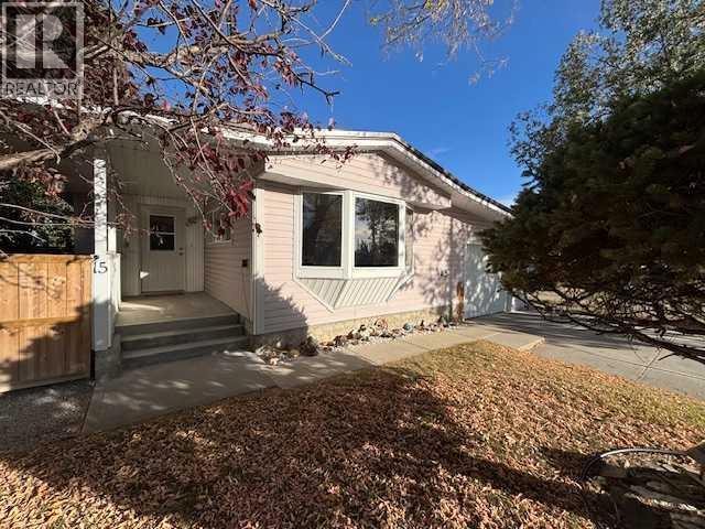 15 Willow Road W, Claresholm, Alberta