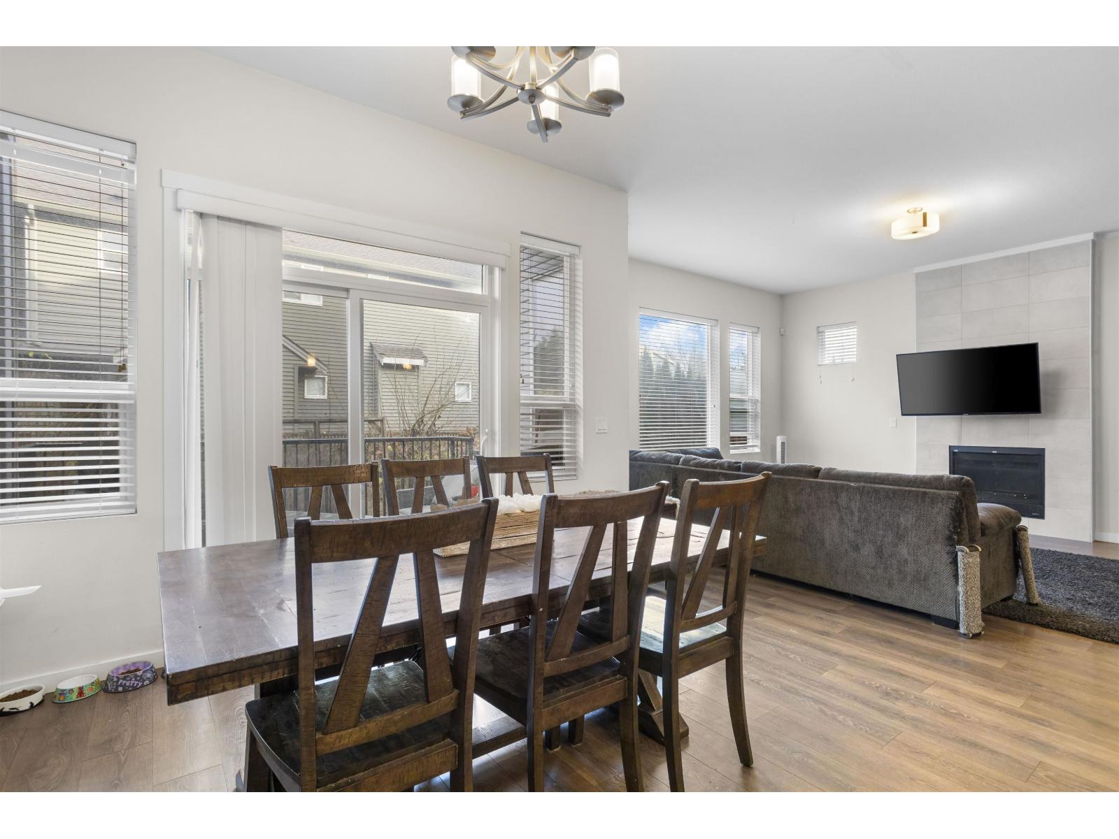 27557 27a Avenue, Langley, British Columbia  V4W 0C4 - Photo 7 - R3074098