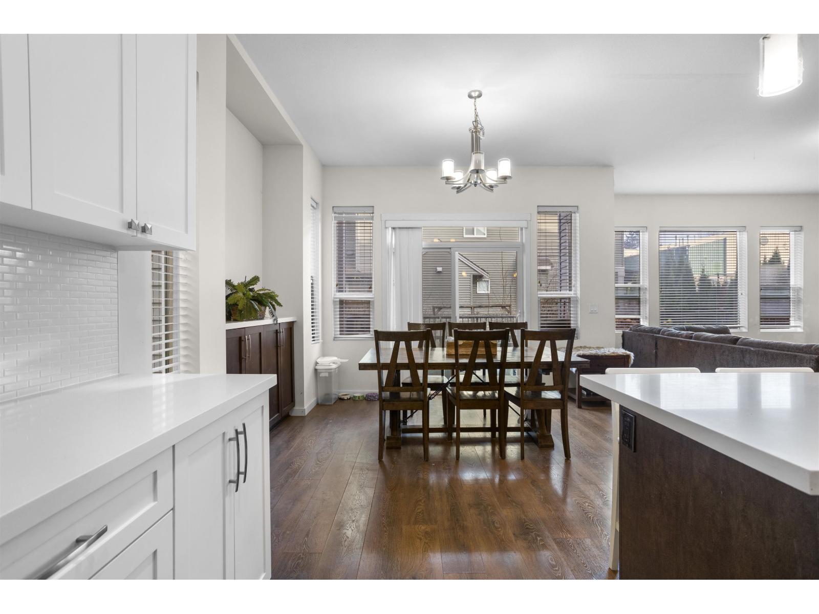 27557 27a Avenue, Langley, British Columbia  V4W 0C4 - Photo 6 - R3074098