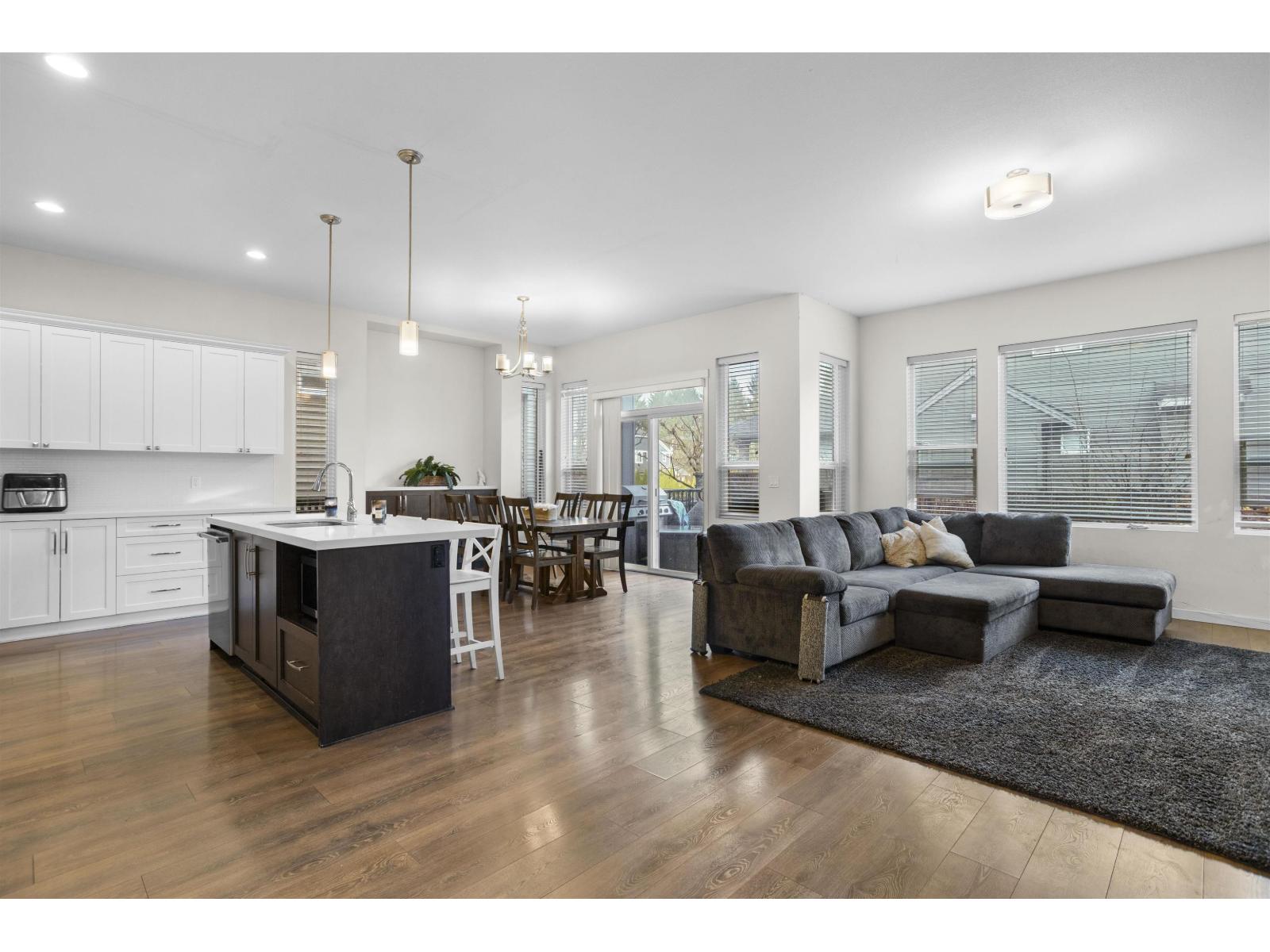 27557 27a Avenue, Langley, British Columbia  V4W 0C4 - Photo 4 - R3074098