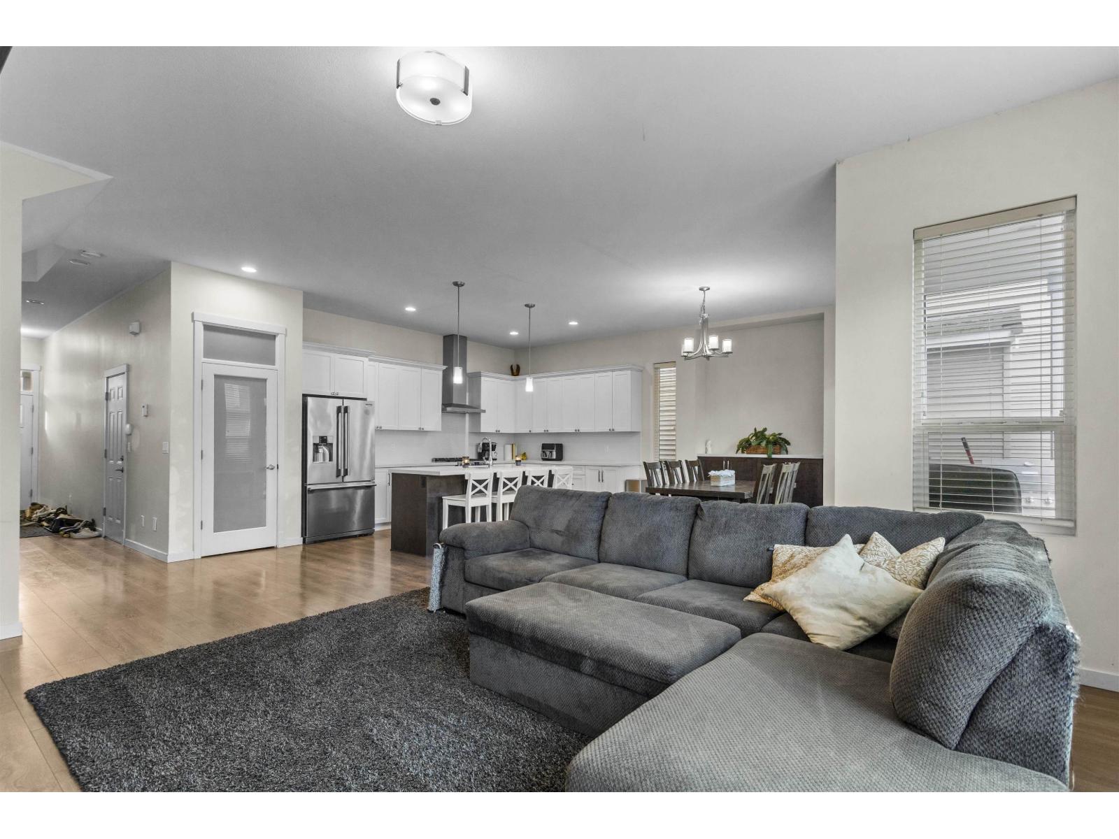 27557 27a Avenue, Langley, British Columbia  V4W 0C4 - Photo 12 - R3074098