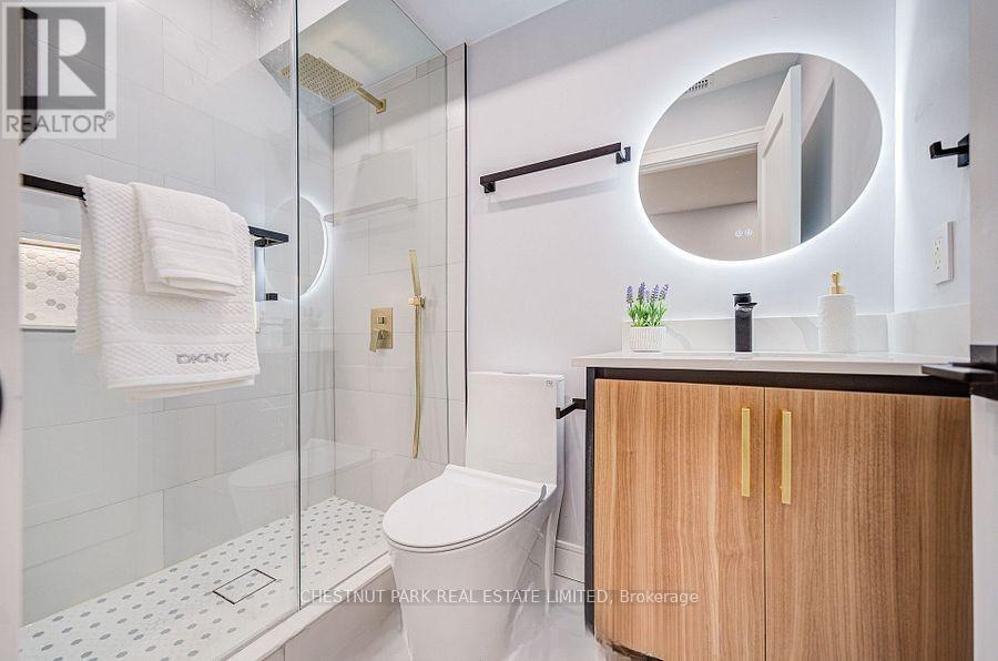 Lower - 770 Pape Avenue, Toronto, Ontario  M4K 3S7 - Photo 3 - E12636860