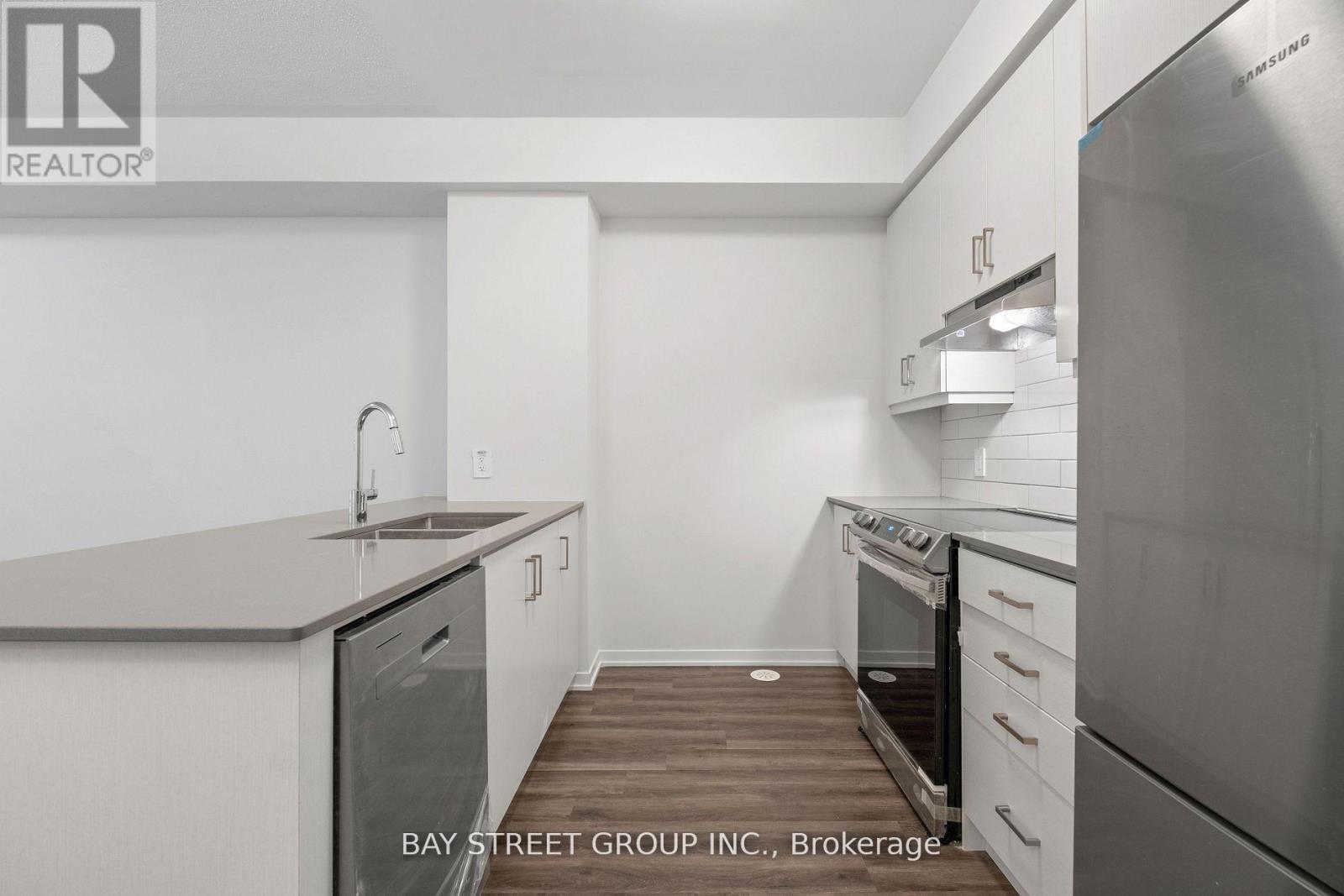 57 - 31 Honeycrisp Crescent, Vaughan, Ontario  L4K 0N6 - Photo 11 - N12636836