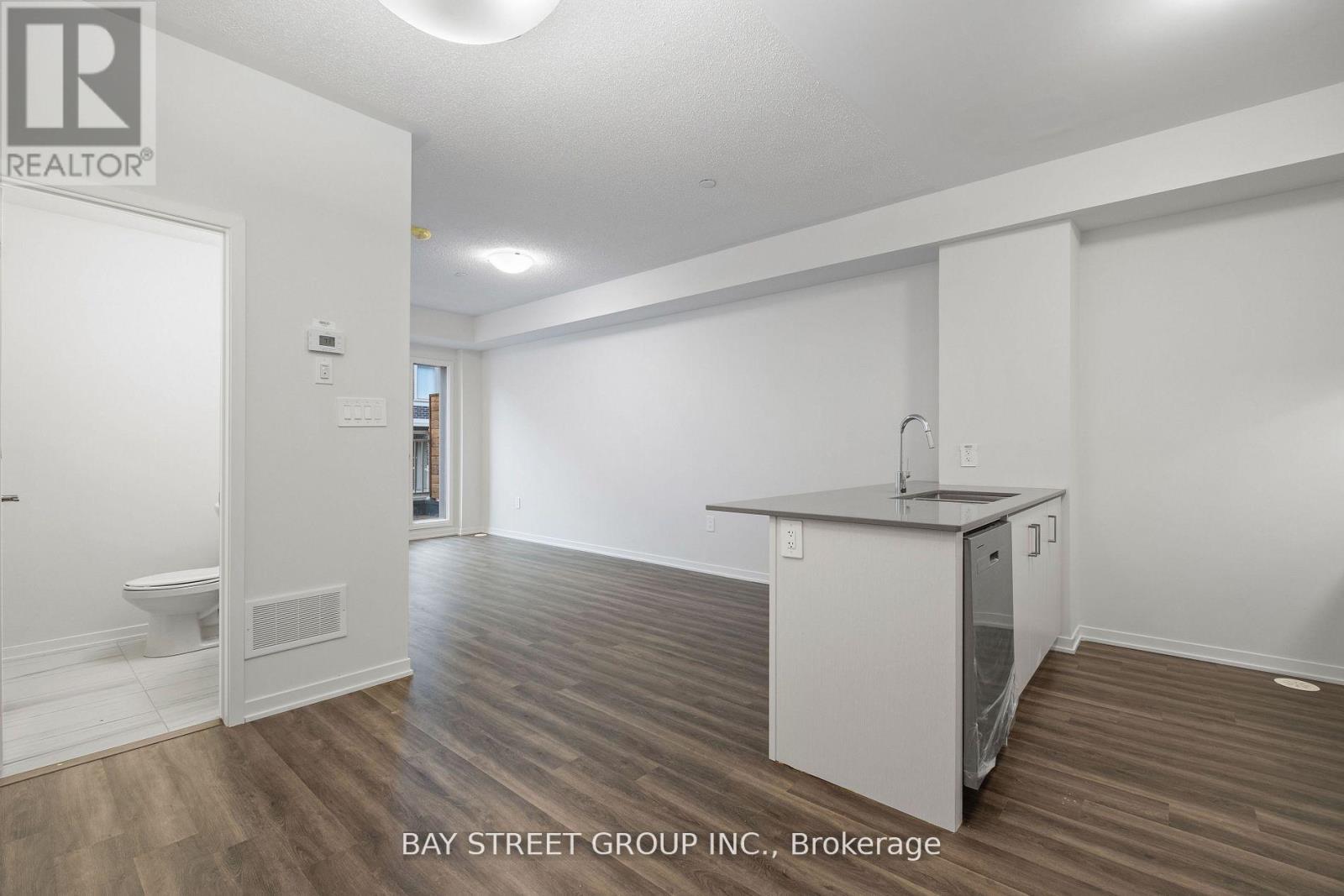 57 - 31 Honeycrisp Crescent, Vaughan, Ontario  L4K 0N6 - Photo 12 - N12636836