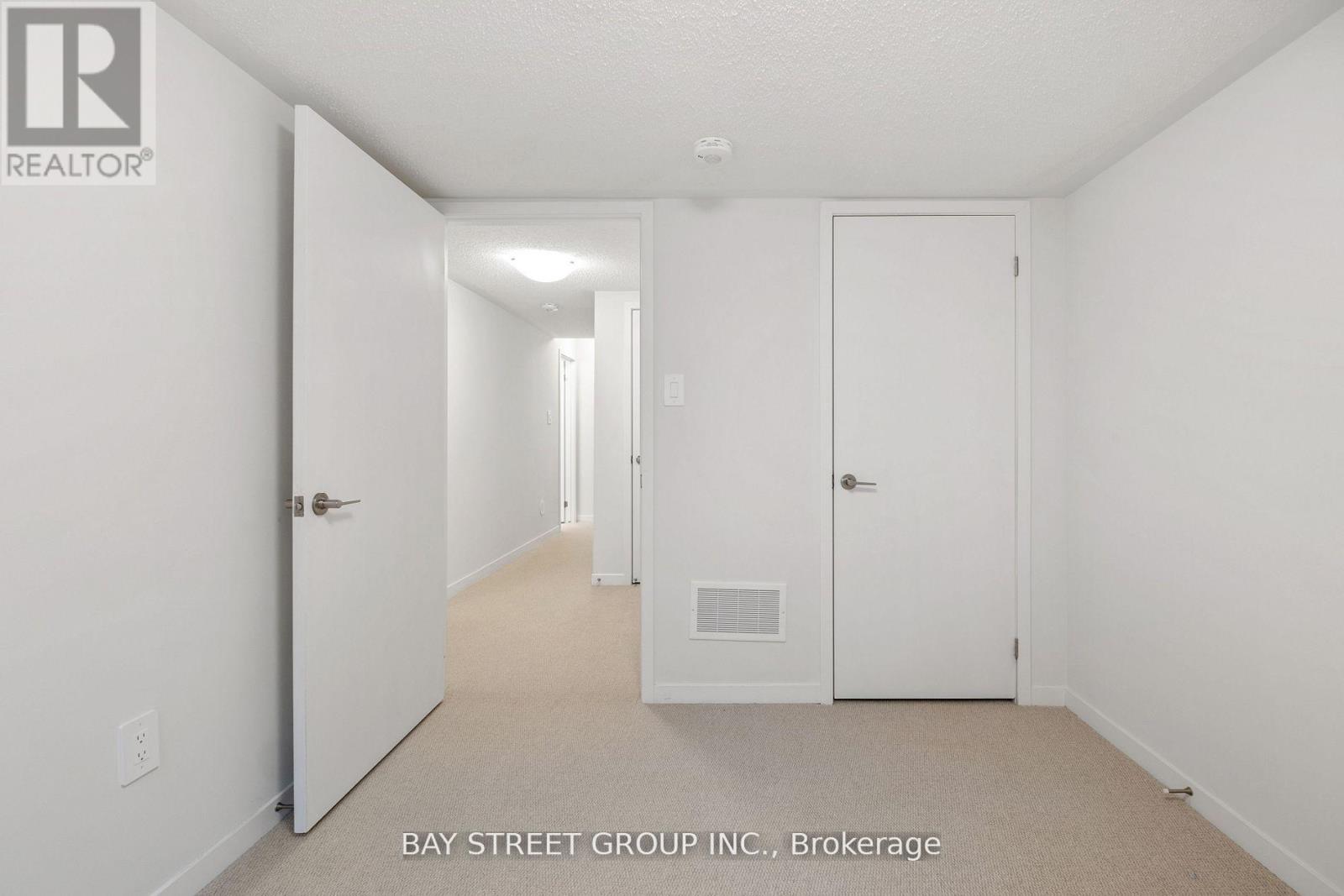 57 - 31 Honeycrisp Crescent, Vaughan, Ontario  L4K 0N6 - Photo 21 - N12636836