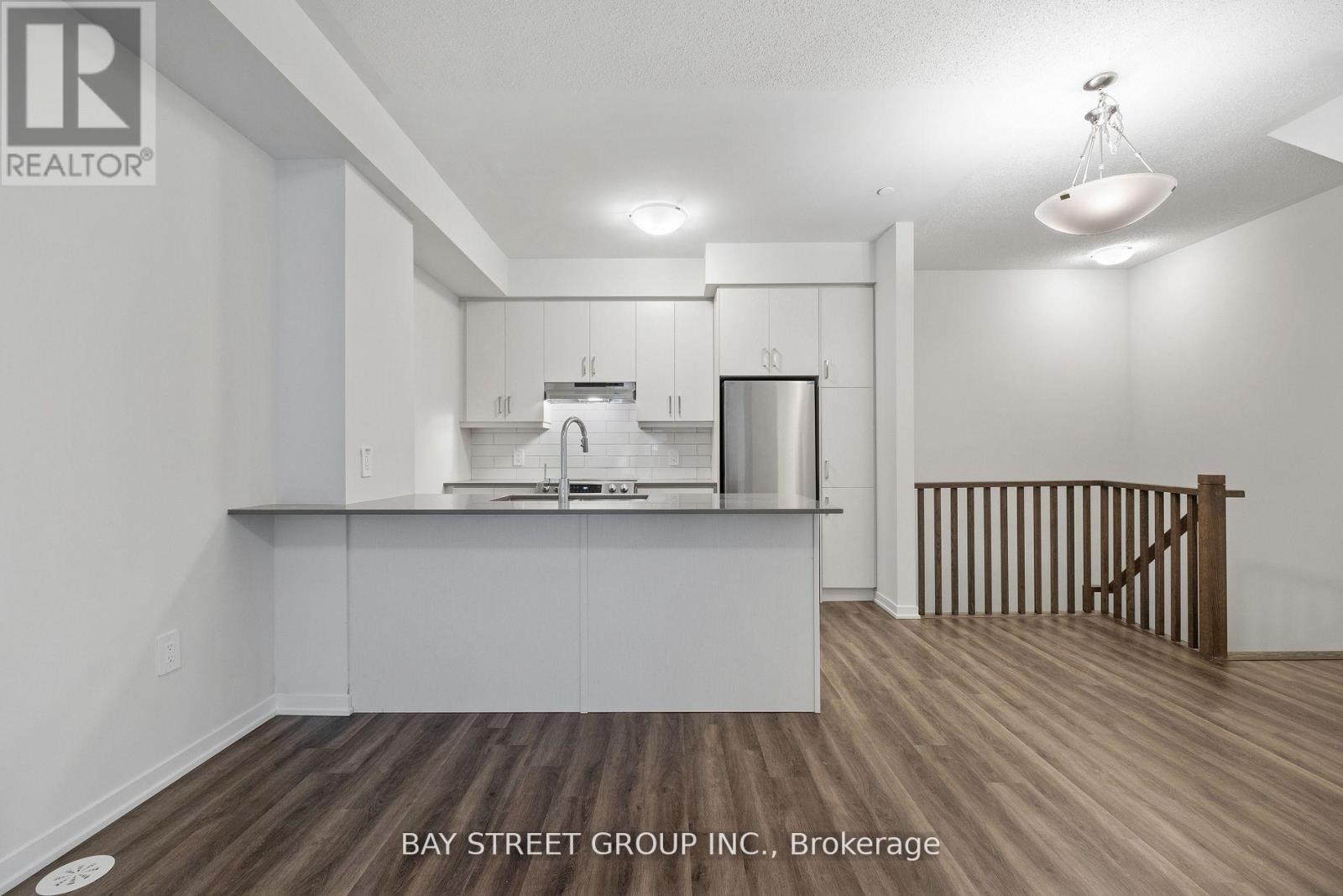 57 - 31 Honeycrisp Crescent, Vaughan, Ontario  L4K 0N6 - Photo 7 - N12636836