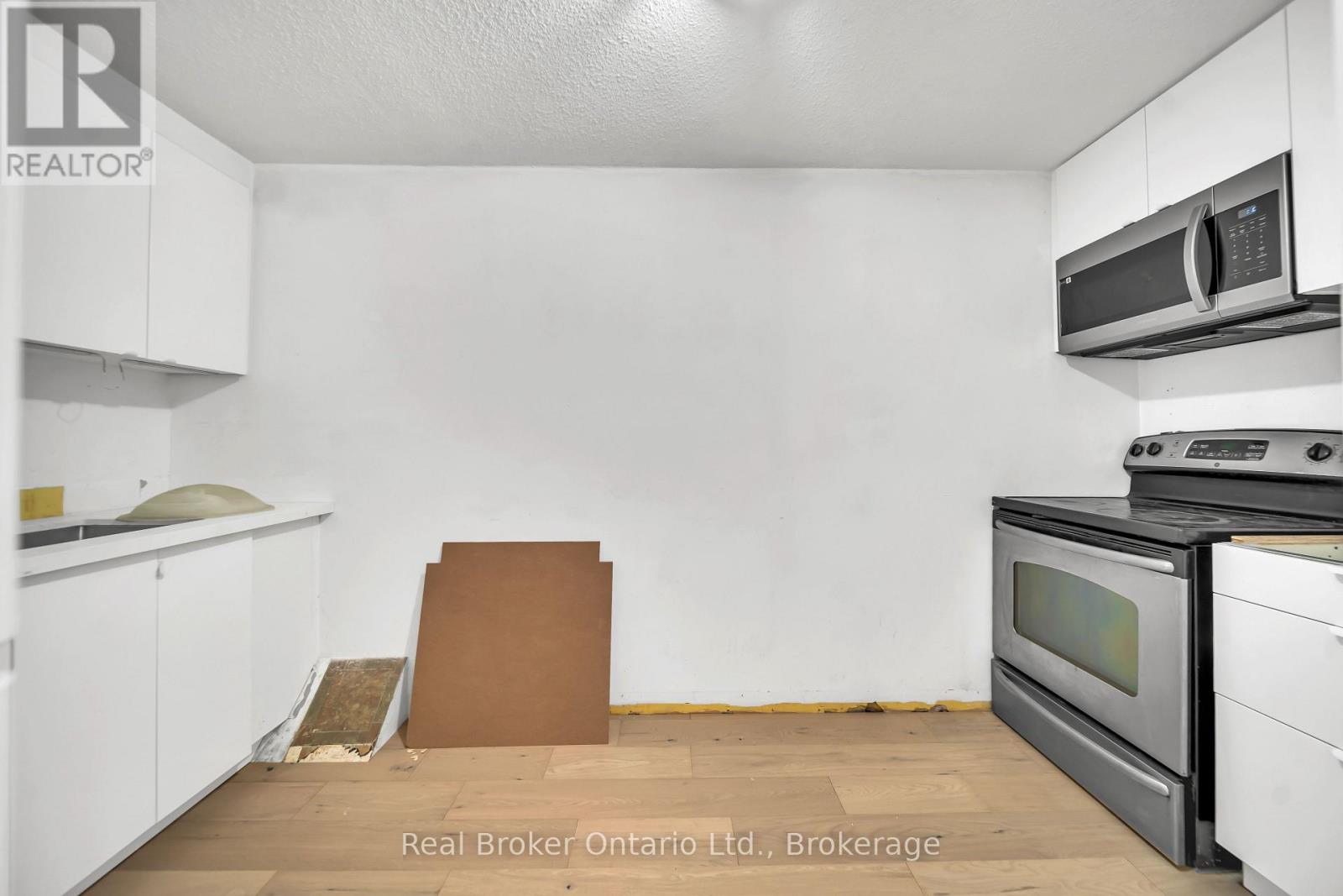 61 Vanier Drive, Guelph, Ontario N1G 2K9 - Photo 11 - X12545714