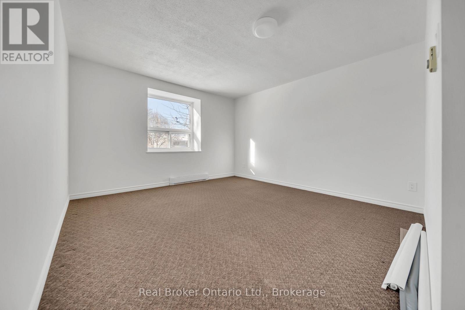 61 Vanier Drive, Guelph, Ontario N1G 2K9 - Photo 14 - X12545714