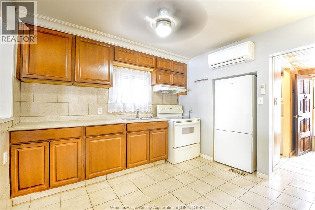 2624 Alexis, Windsor, Ontario N8W 3Z9 - Photo 11 - 25031743