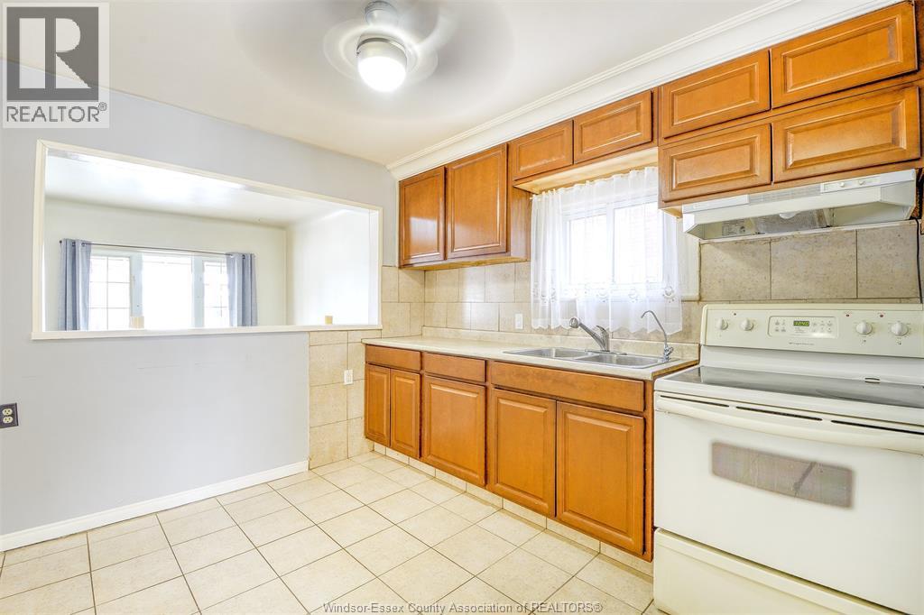 2624 Alexis, Windsor, Ontario N8W 3Z9 - Photo 12 - 25031743