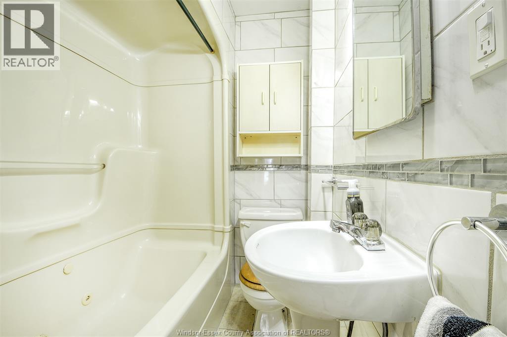2624 Alexis, Windsor, Ontario N8W 3Z9 - Photo 19 - 25031743