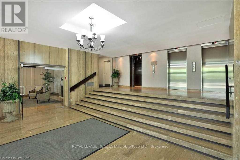 1001 - 1359 White Oaks Boulevard, Oakville, Ontario  L6H 2R8 - Photo 2 - W12636760