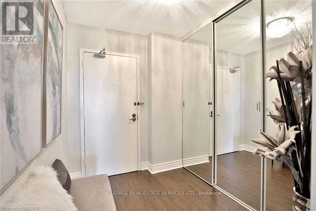 1001 - 1359 White Oaks Boulevard, Oakville, Ontario  L6H 2R8 - Photo 3 - W12636760