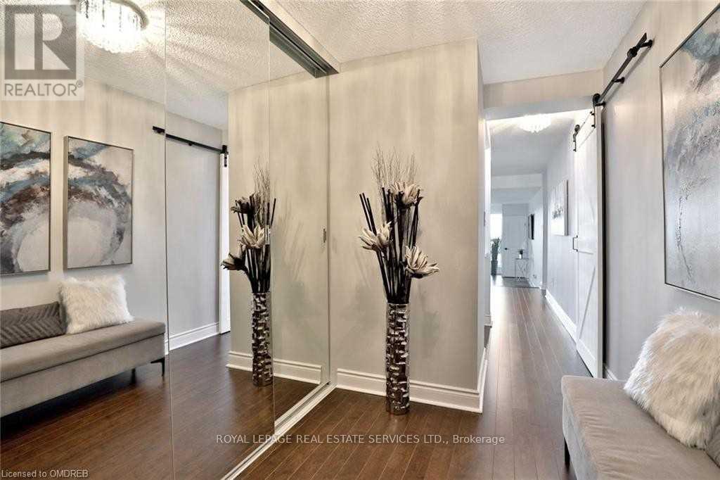 1001 - 1359 White Oaks Boulevard, Oakville, Ontario  L6H 2R8 - Photo 4 - W12636760