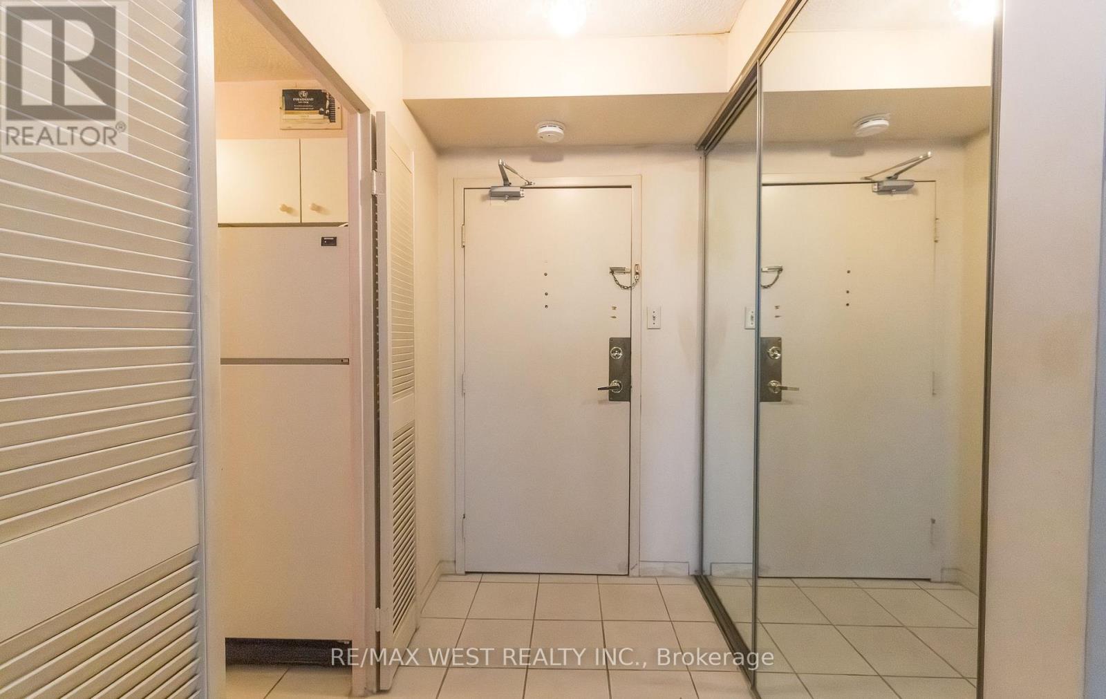 1606 - 75 Emmett Avenue, Toronto, Ontario M6M 5A7 - Photo 11 - W12636784