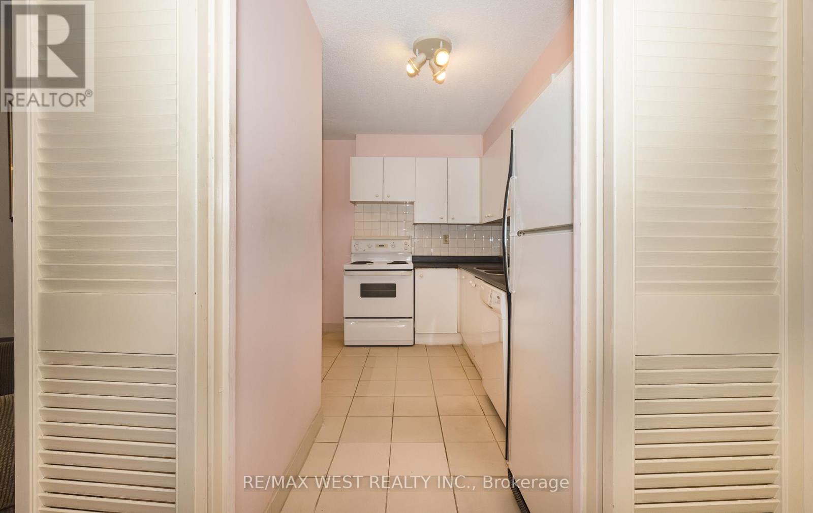 1606 - 75 Emmett Avenue, Toronto, Ontario M6M 5A7 - Photo 12 - W12636784