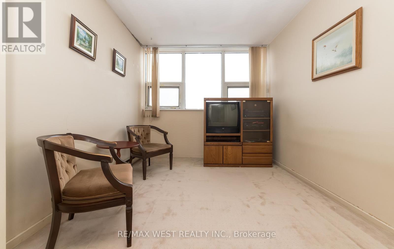 1606 - 75 Emmett Avenue, Toronto, Ontario M6M 5A7 - Photo 19 - W12636784