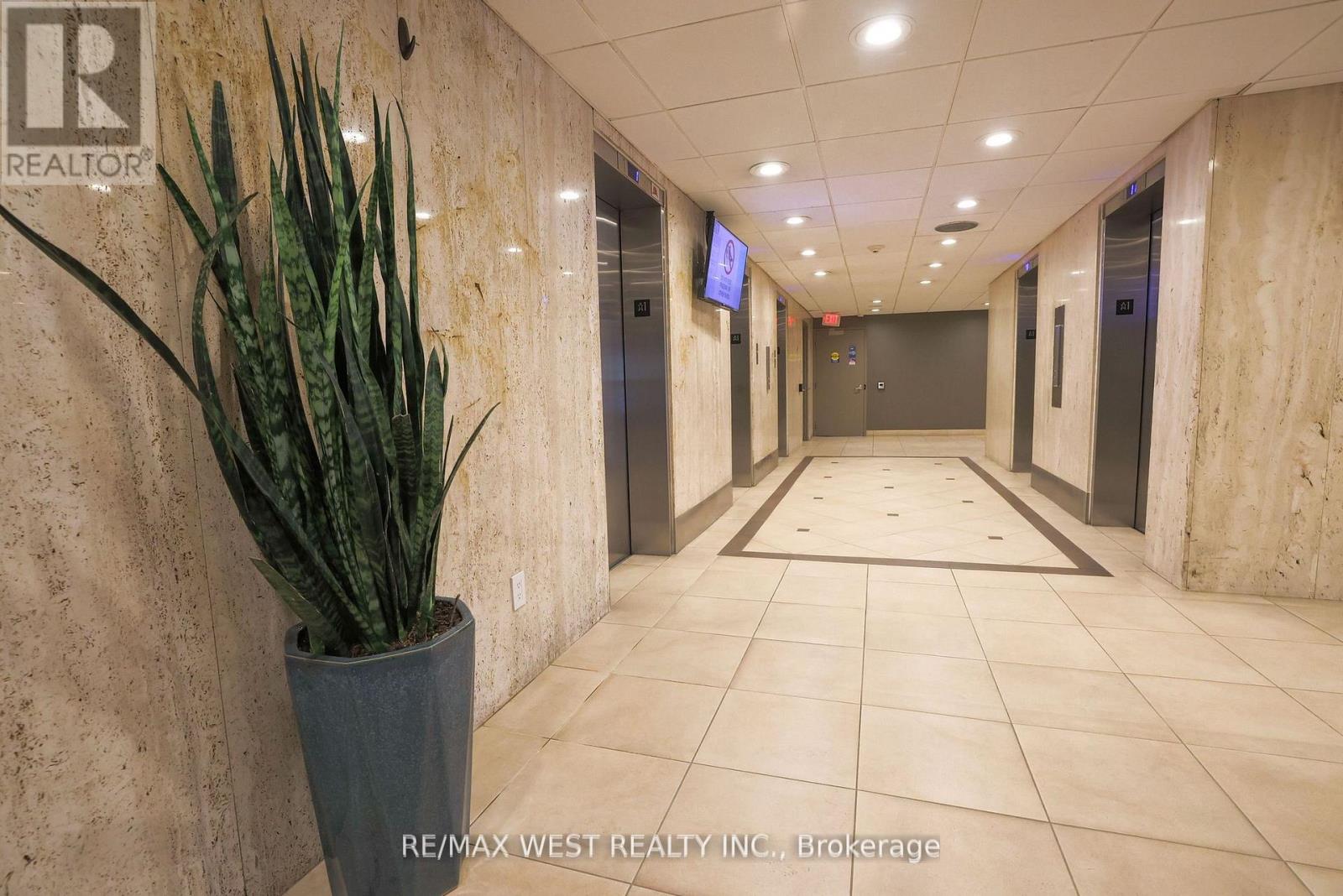 1606 - 75 Emmett Avenue, Toronto, Ontario M6M 5A7 - Photo 8 - W12636784