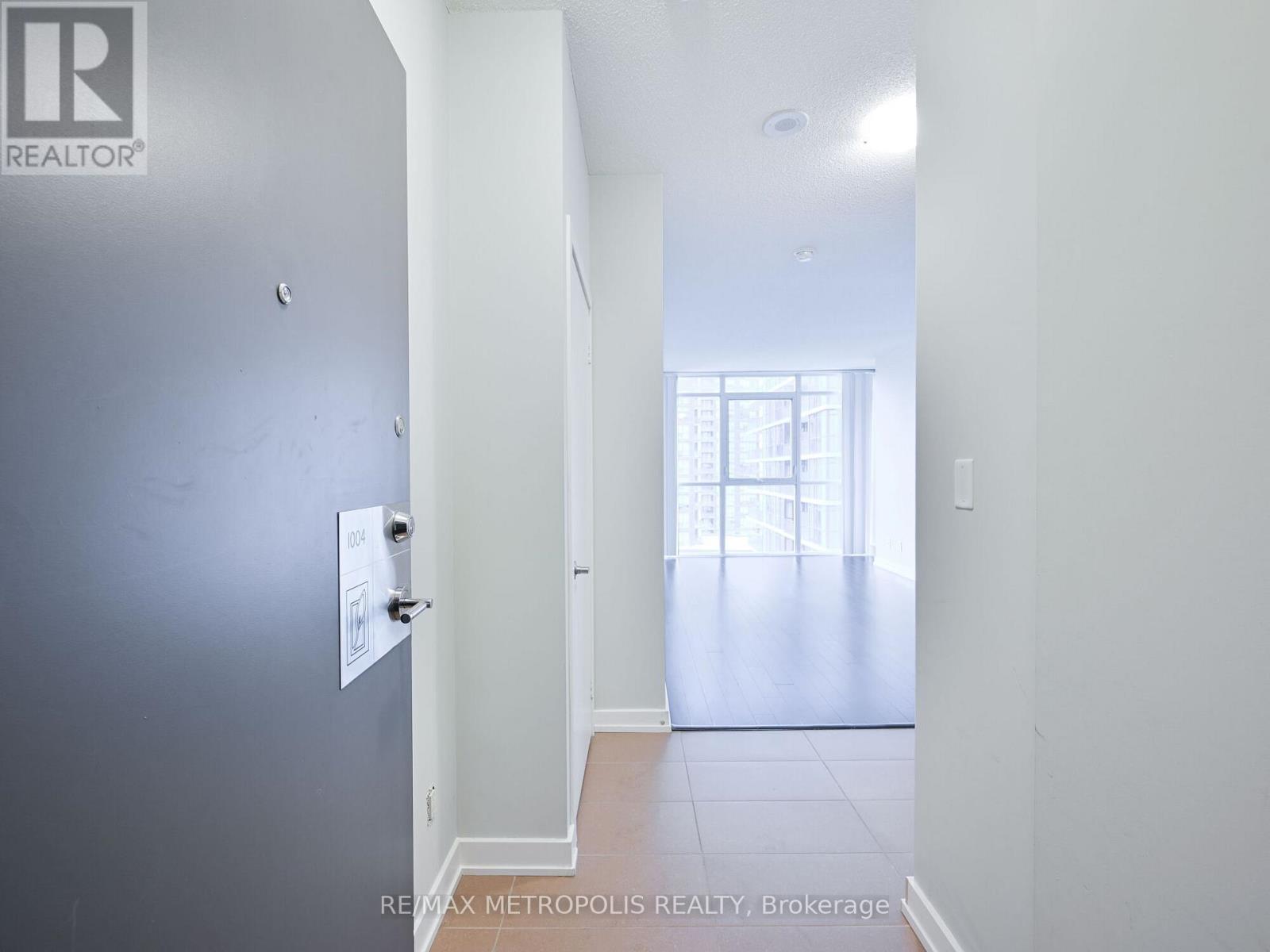 1004 - 4070 Confederation Parkway, Mississauga, Ontario  L5B 0E9 - Photo 2 - W12636786