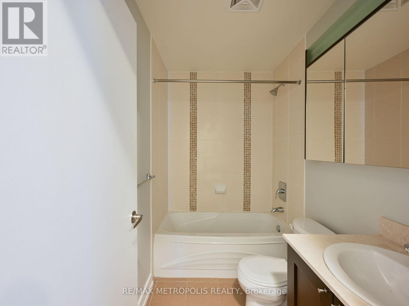 1004 - 4070 Confederation Parkway, Mississauga, Ontario  L5B 0E9 - Photo 28 - W12636786