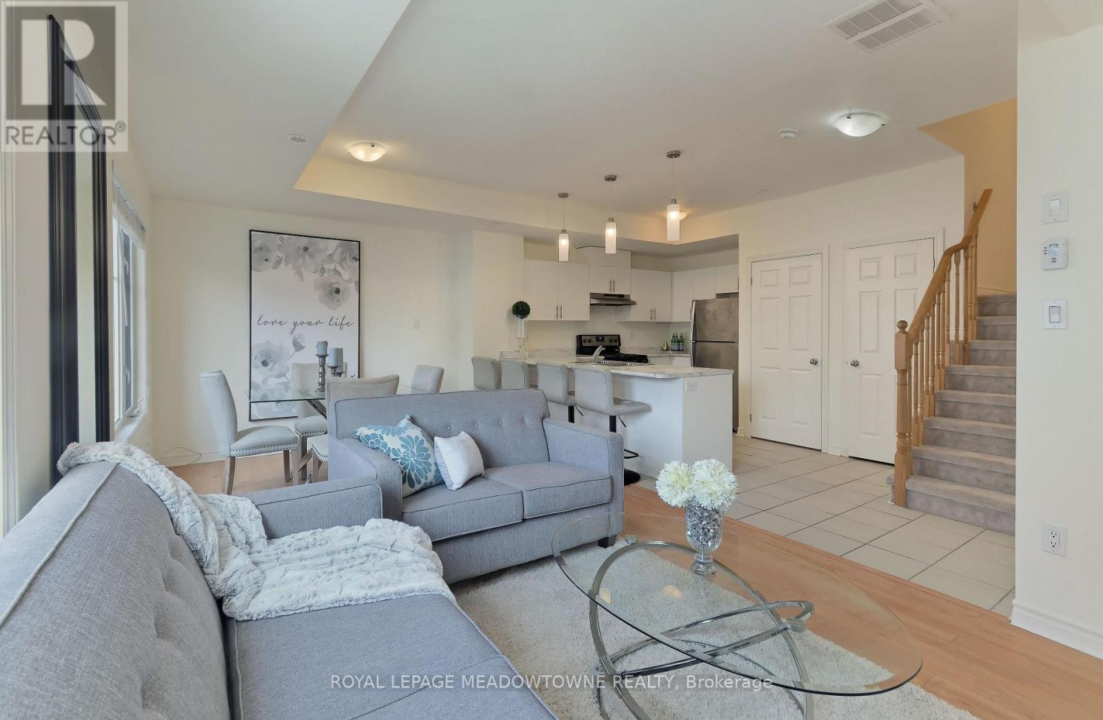 1704 - 2420 Baronwood Drive, Oakville, Ontario  L6M 0J7 - Photo 3 - W12636816