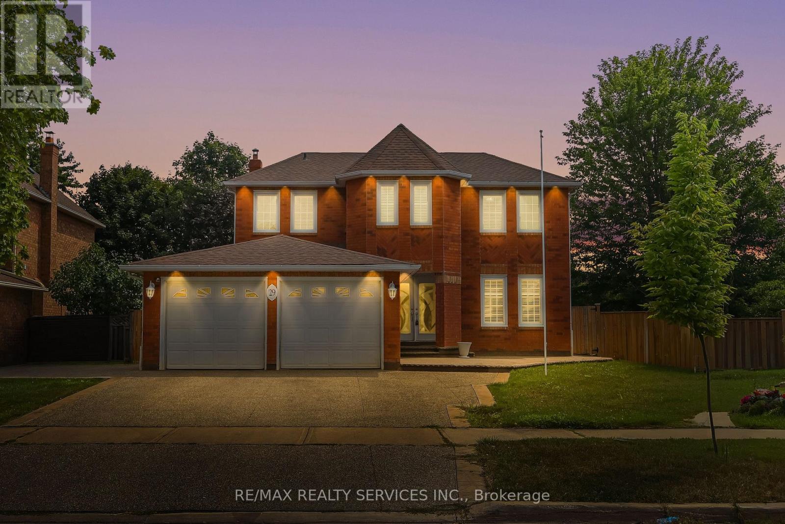 29 Leneck Avenue, Brampton, Ontario  L6X 2A9 - Photo 2 - W12636846