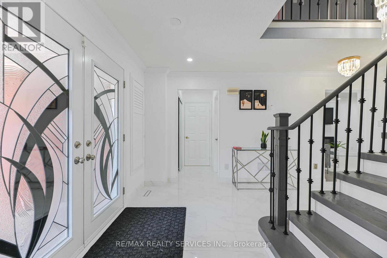 29 Leneck Avenue, Brampton, Ontario  L6X 2A9 - Photo 6 - W12636846