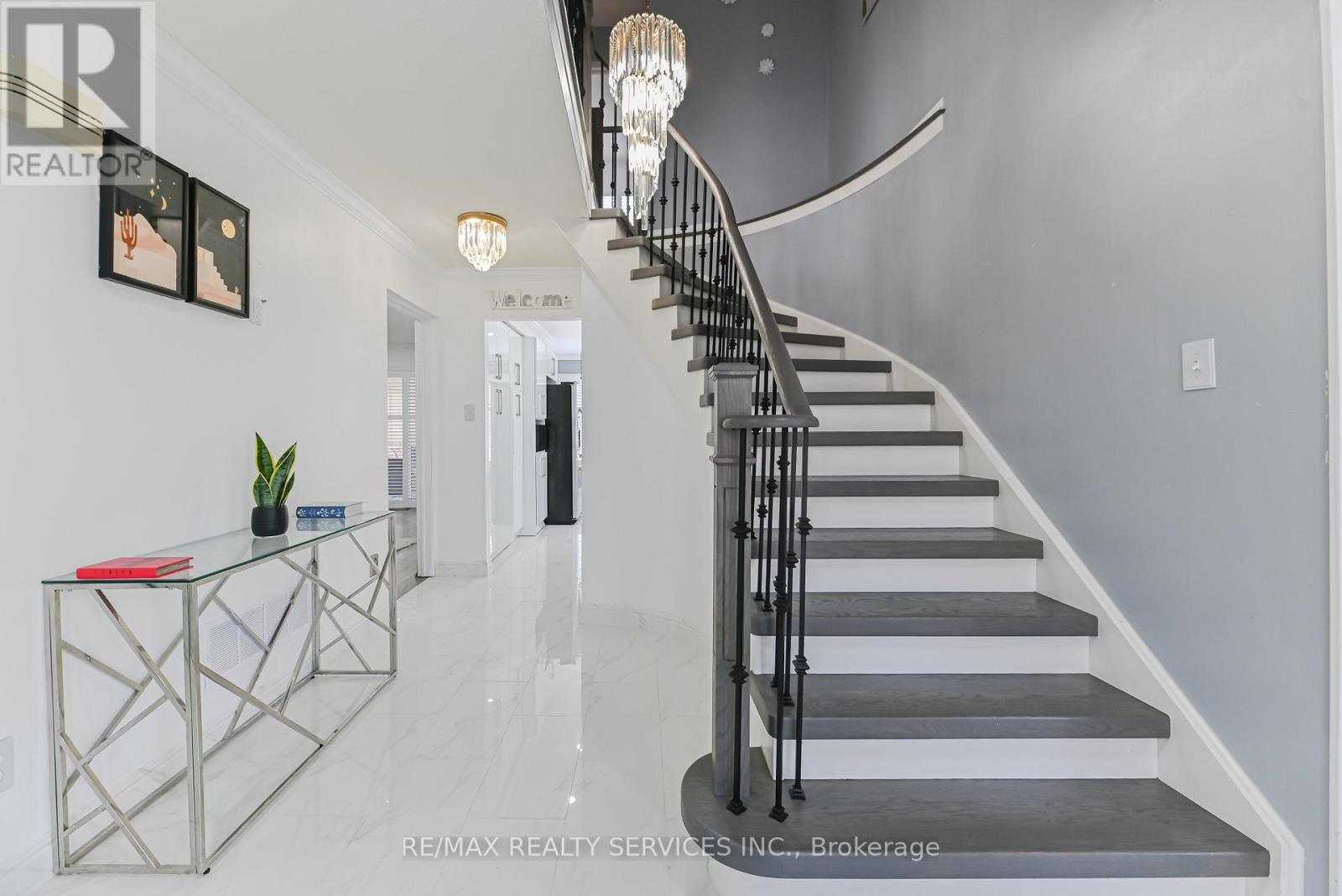 29 Leneck Avenue, Brampton, Ontario  L6X 2A9 - Photo 7 - W12636846