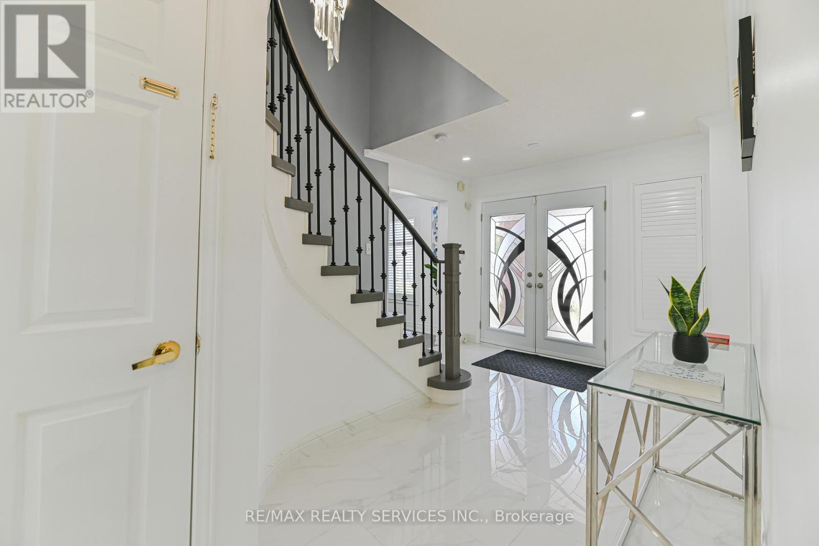 29 Leneck Avenue, Brampton, Ontario  L6X 2A9 - Photo 8 - W12636846