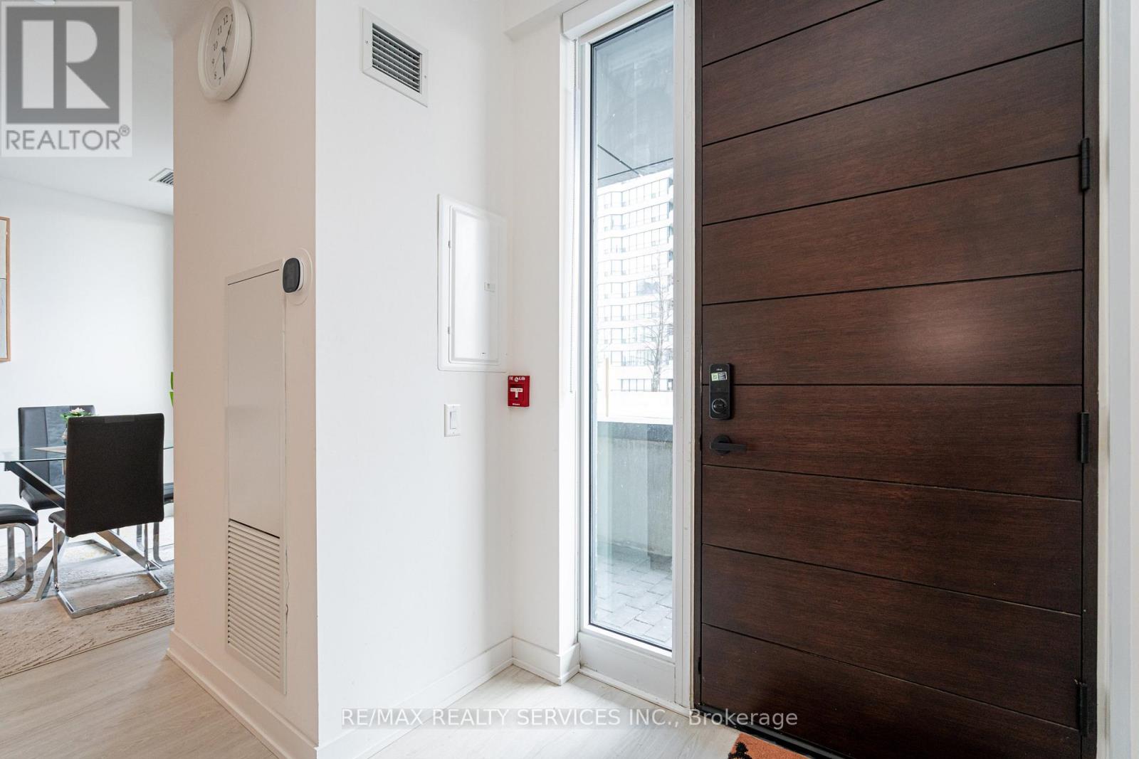 415 Webb Drive, Mississauga, Ontario  L5B 0M4 - Photo 11 - W12636848