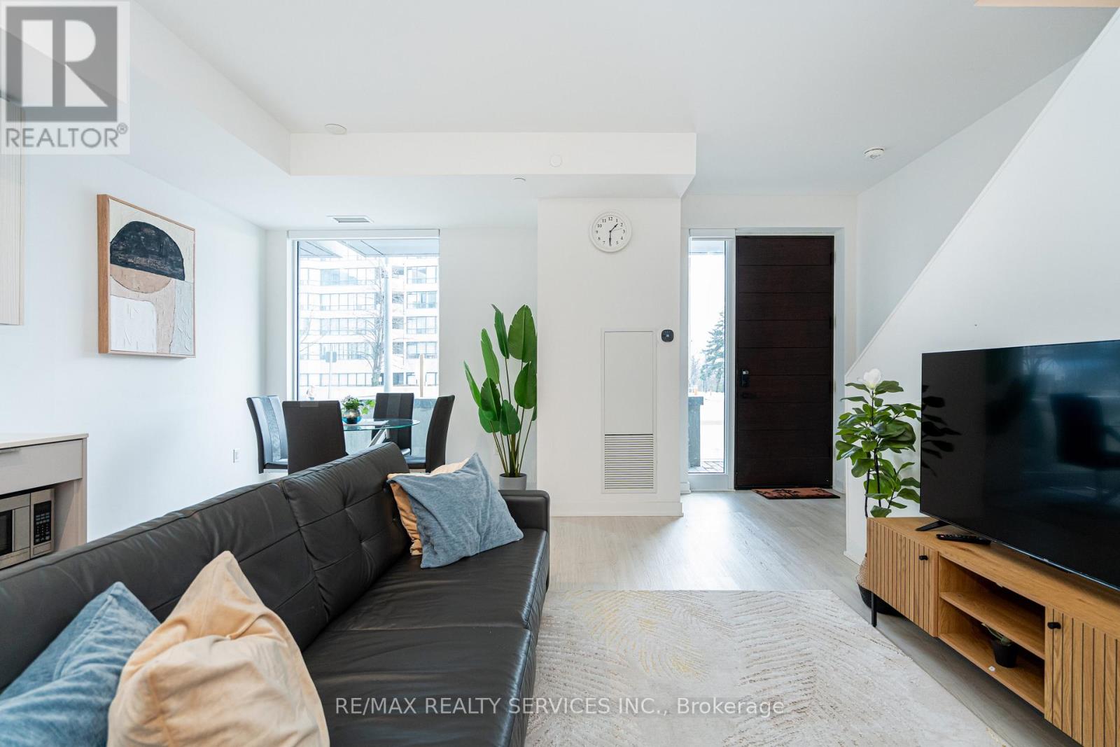 415 Webb Drive, Mississauga, Ontario  L5B 0M4 - Photo 16 - W12636848