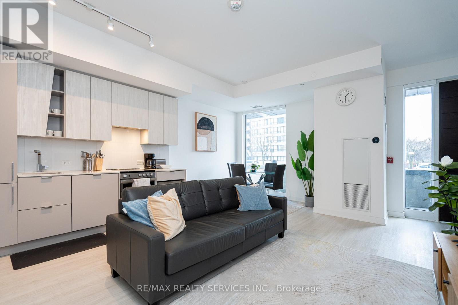 415 Webb Drive, Mississauga, Ontario  L5B 0M4 - Photo 17 - W12636848