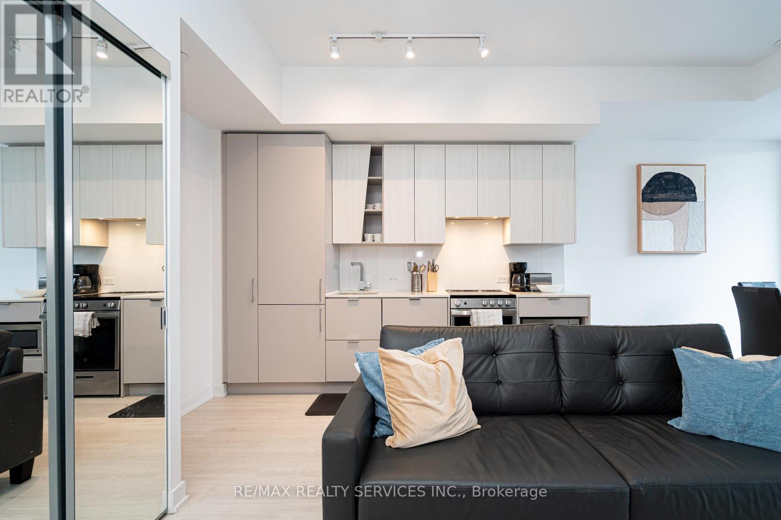 415 Webb Drive, Mississauga, Ontario  L5B 0M4 - Photo 18 - W12636848