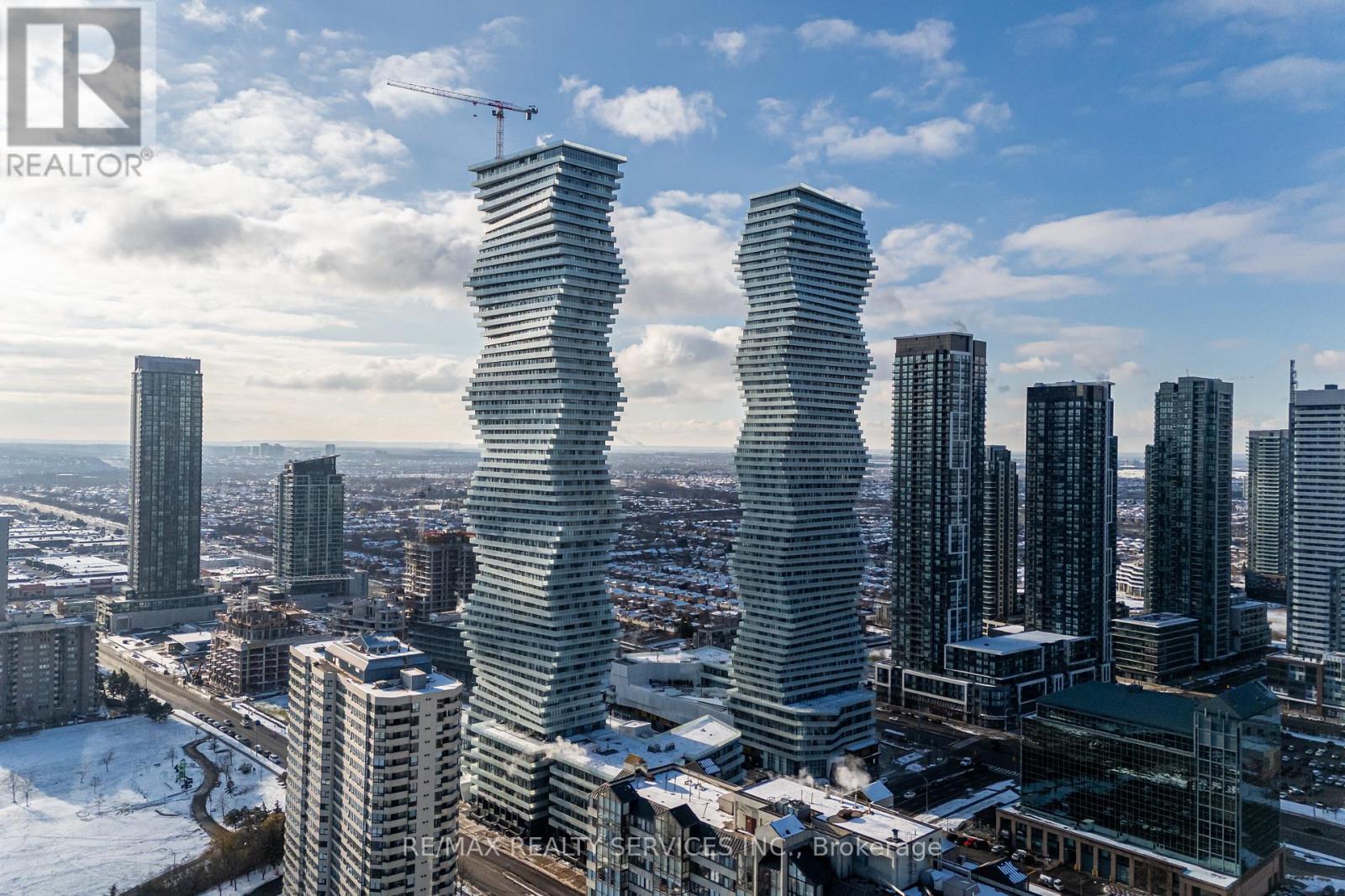 415 Webb Drive, Mississauga, Ontario  L5B 0M4 - Photo 2 - W12636848