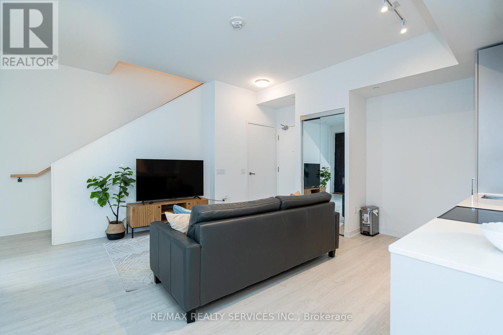 415 Webb Drive, Mississauga, Ontario  L5B 0M4 - Photo 22 - W12636848