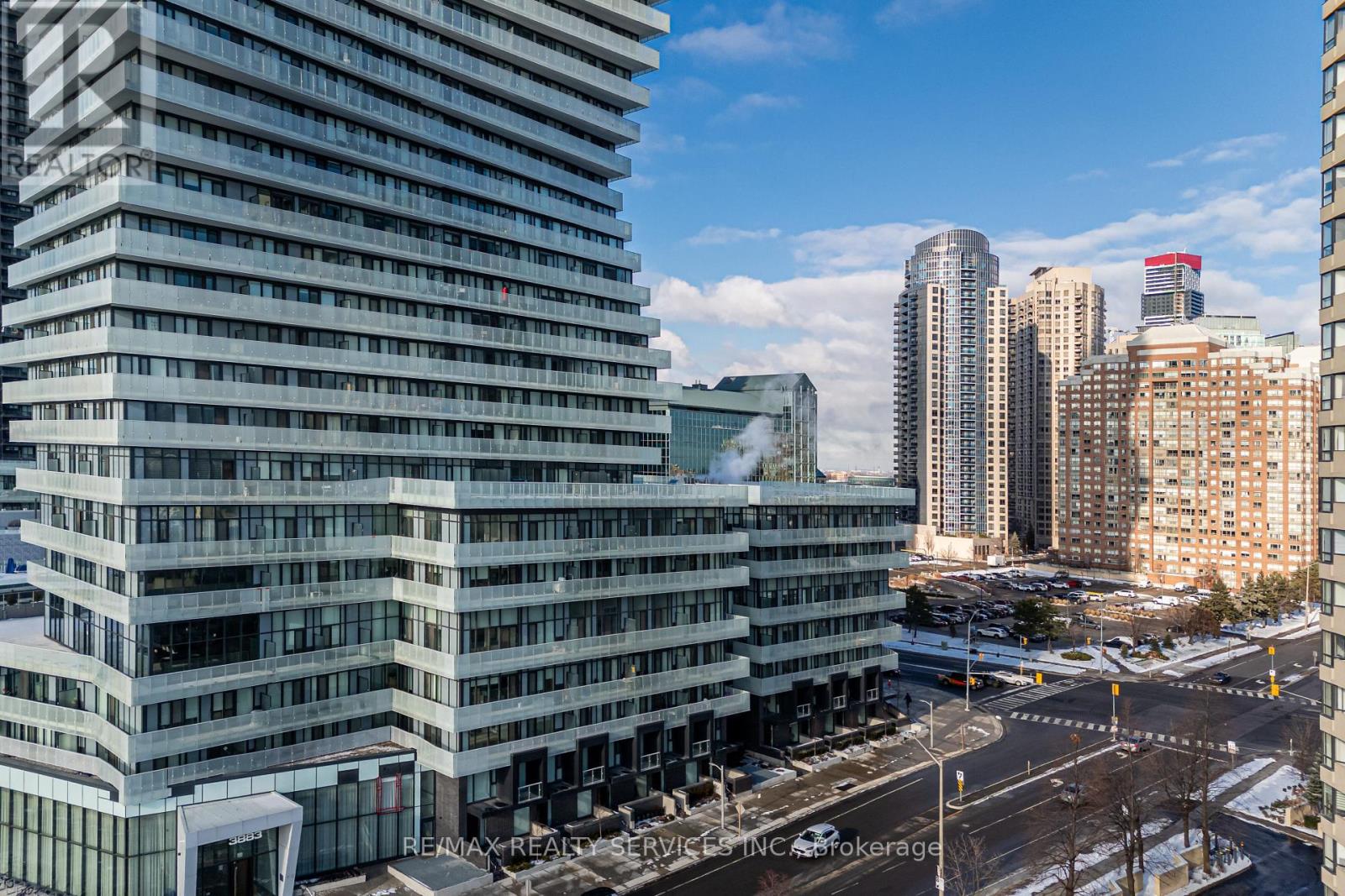 415 Webb Drive, Mississauga, Ontario  L5B 0M4 - Photo 3 - W12636848