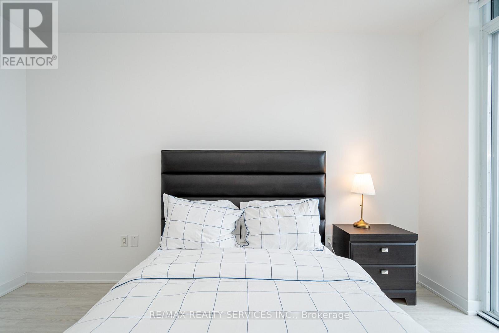 415 Webb Drive, Mississauga, Ontario  L5B 0M4 - Photo 32 - W12636848