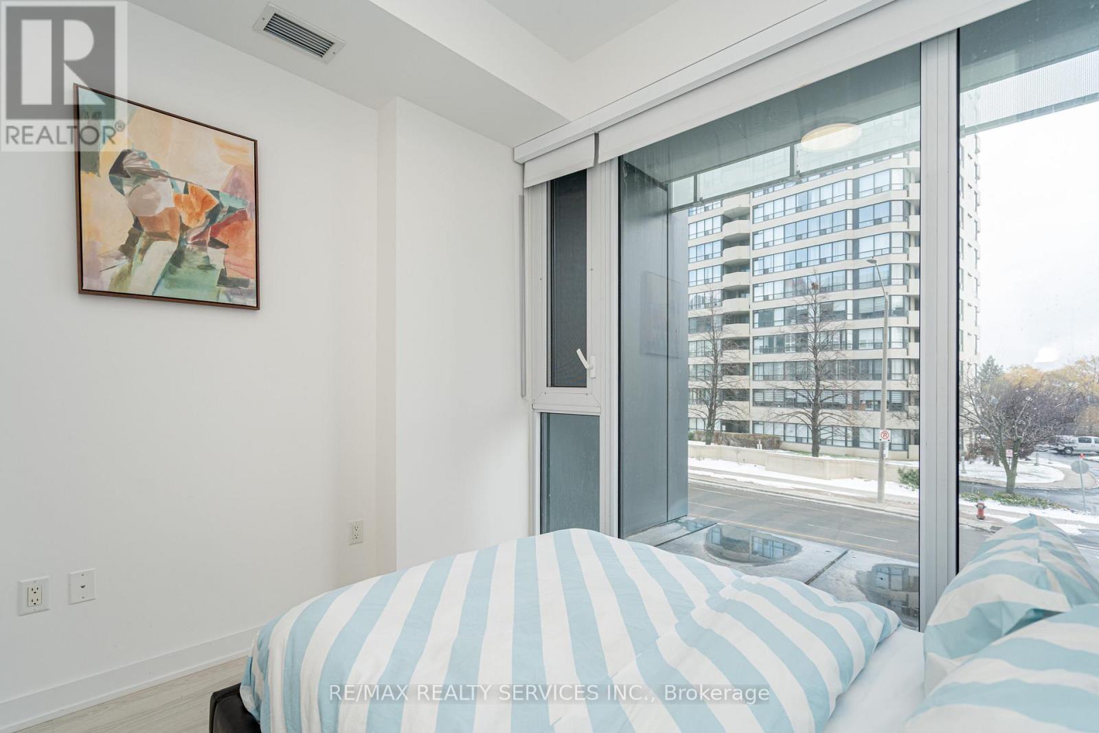 415 Webb Drive, Mississauga, Ontario  L5B 0M4 - Photo 39 - W12636848