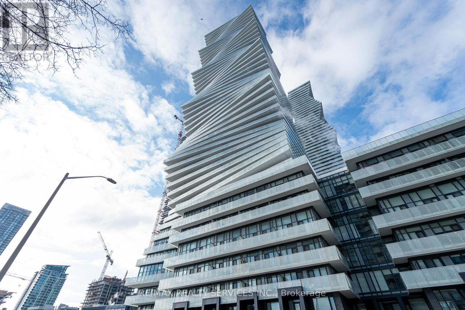 415 Webb Drive, Mississauga, Ontario  L5B 0M4 - Photo 6 - W12636848