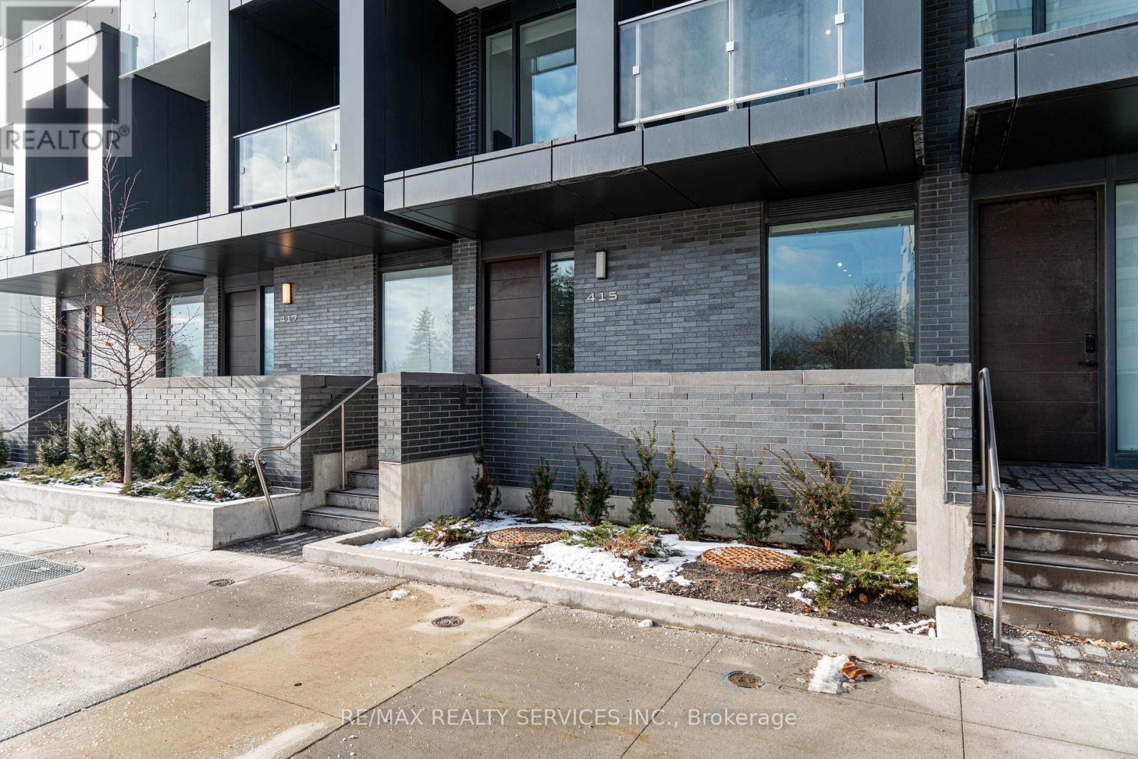 415 Webb Drive, Mississauga, Ontario  L5B 0M4 - Photo 7 - W12636848