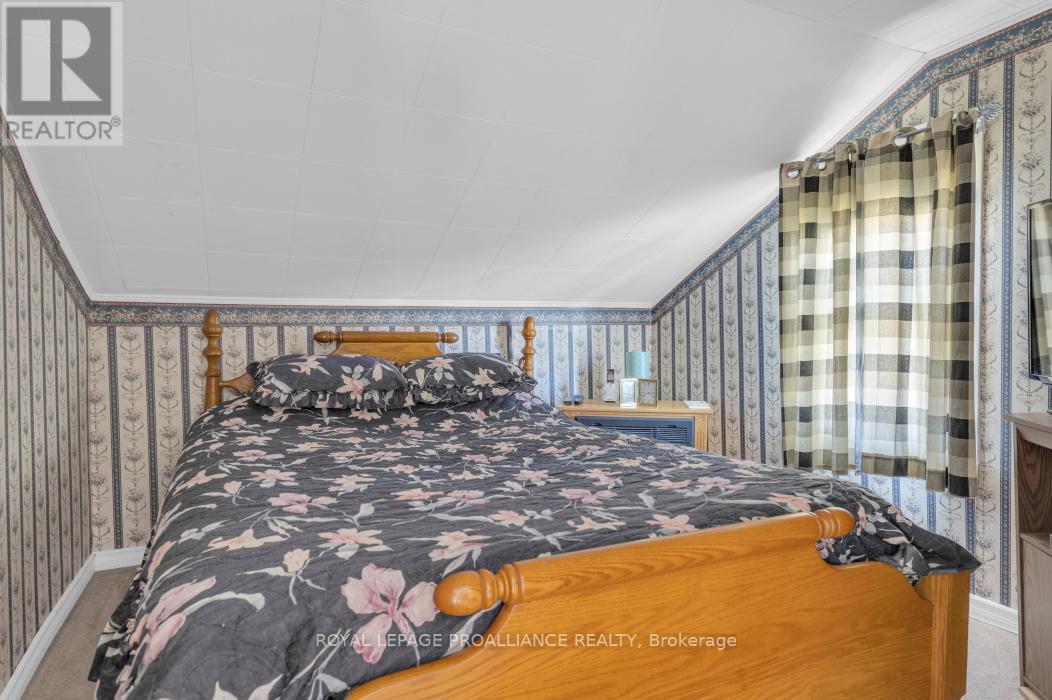 36 Jones Street, Addington Highlands, Ontario  K0H 1P0 - Photo 14 - X12461304