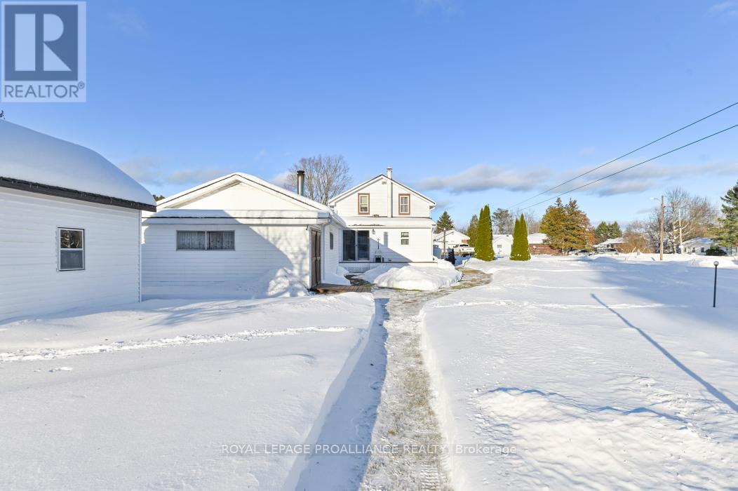 36 Jones Street, Addington Highlands, Ontario  K0H 1P0 - Photo 31 - X12461304