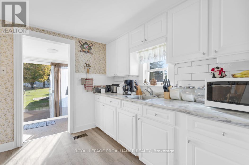 36 Jones Street, Addington Highlands, Ontario  K0H 1P0 - Photo 8 - X12461304